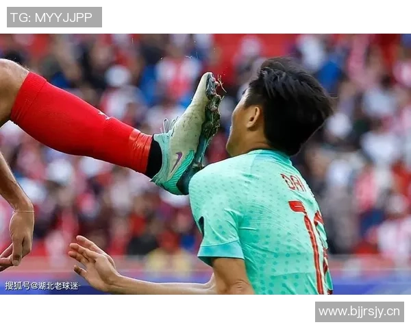 神奇扑救！王大雷在第18分钟成功挡住叶楚贵的近距离头球射门