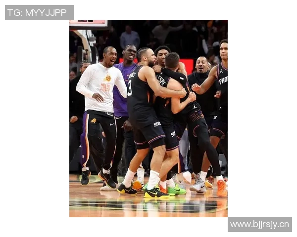 邓恩称布克与狄龙如冰火组合前者冷酷无情后者充满活力展现完美对比